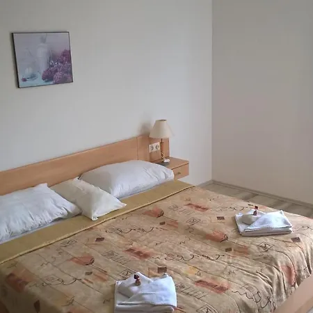 شقة Lilla Wellnessapartman *