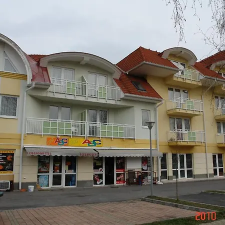 Lilla Wellnessapartman Apartment