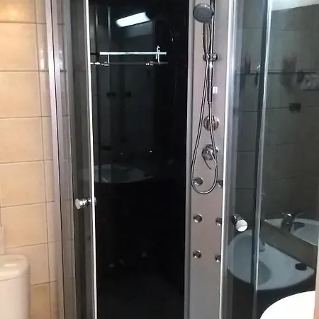 شقة Lilla Wellnessapartman زلاكاروس